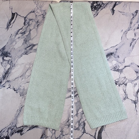 Seafoam Green Knit Scarf, Beauty, Warmth & softness! A Great Look! 60”x 9” 💚🔥 - Picture 7 of 9